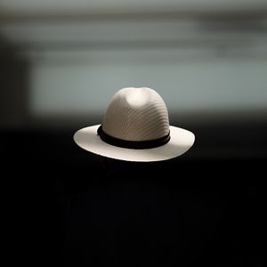 Preview wallpaper hat, minimalism, levitation