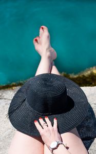 Preview wallpaper hat, rest, legs, hand, summer