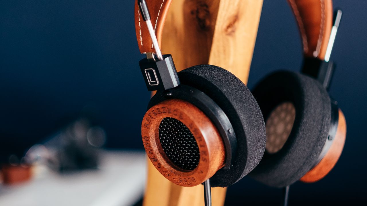 Wallpaper headphones, audio, style, wooden