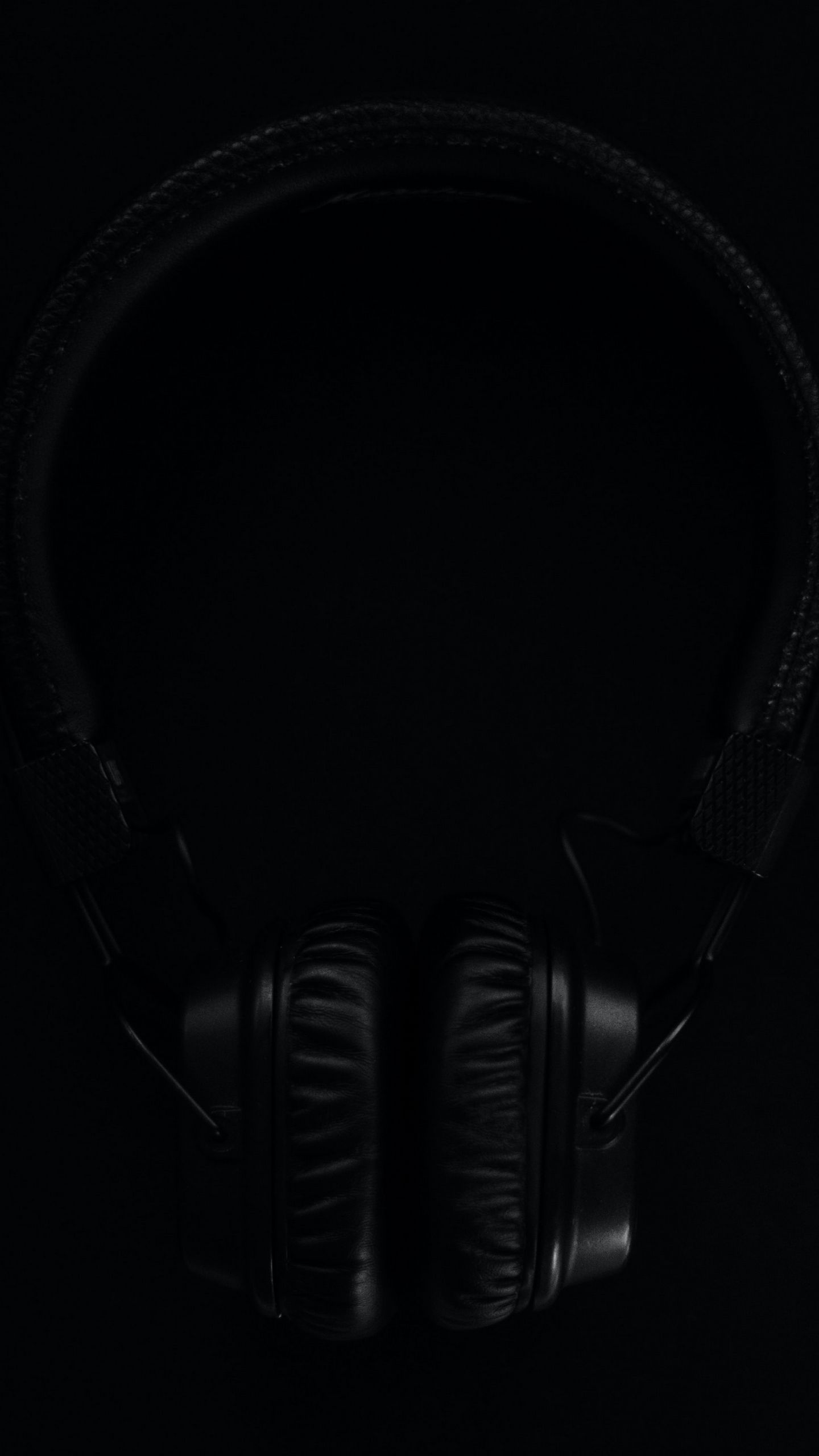 Download wallpaper 1440x2560 headphones, black, dark, music qhd samsung  galaxy s6, s7, edge, note, lg g4 hd background