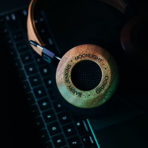 Preview wallpaper headphones, keyboard, audio, dark, style