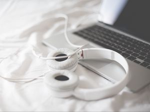 Preview wallpaper headphones, laptop, macbook, apple