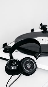 Preview wallpaper headphones, player, vinyl, record, black