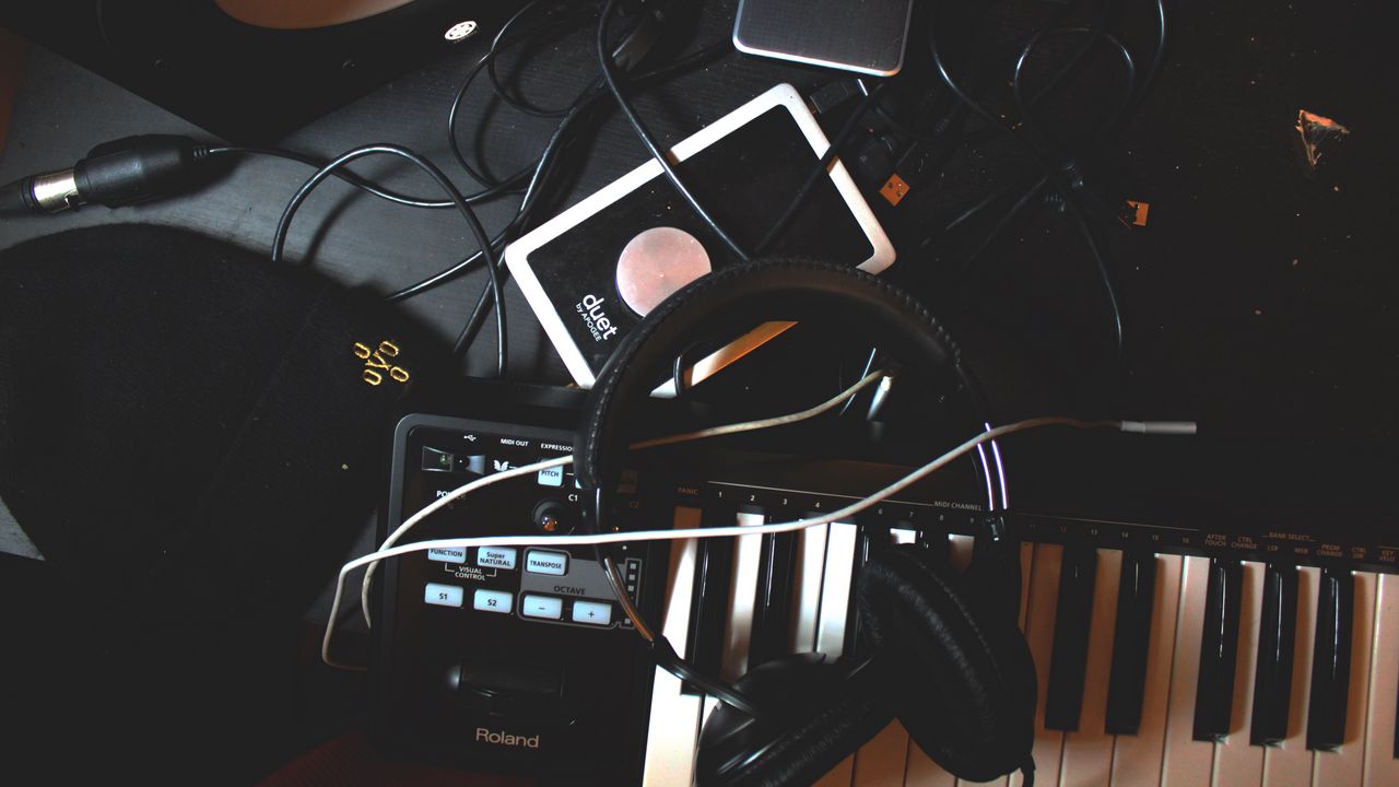 Wallpaper headphones, synthesizer, wires, music