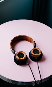 Preview wallpaper headphones, table, pink, audio