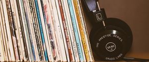 Preview wallpaper headphones, vinyl records, collection