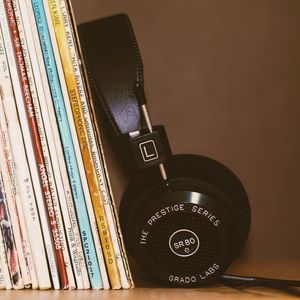Preview wallpaper headphones, vinyl records, collection