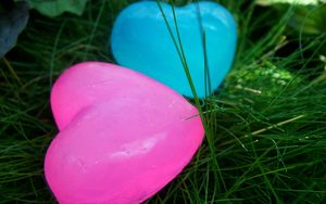 Preview wallpaper heart, couple, figurine, grass