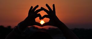 Preview wallpaper heart, hands, sunset, love, sun
