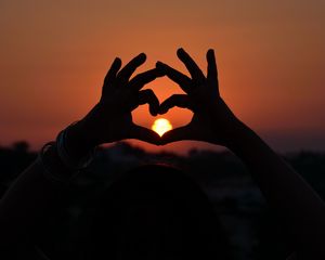 Preview wallpaper heart, hands, sunset, love, sun