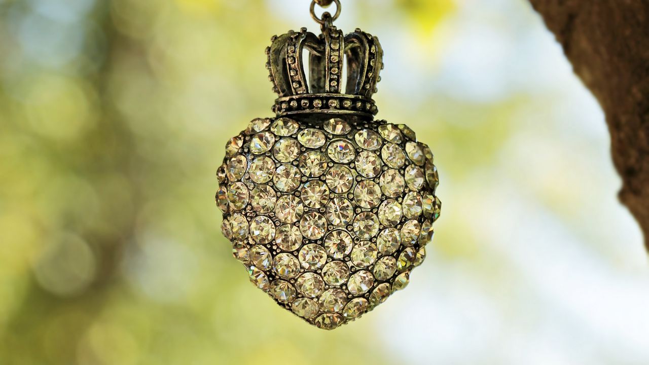 Wallpaper heart, key chain, decoration, crown