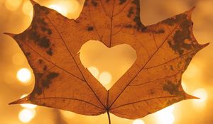 Preview wallpaper heart, maple, hand, autumn, macro