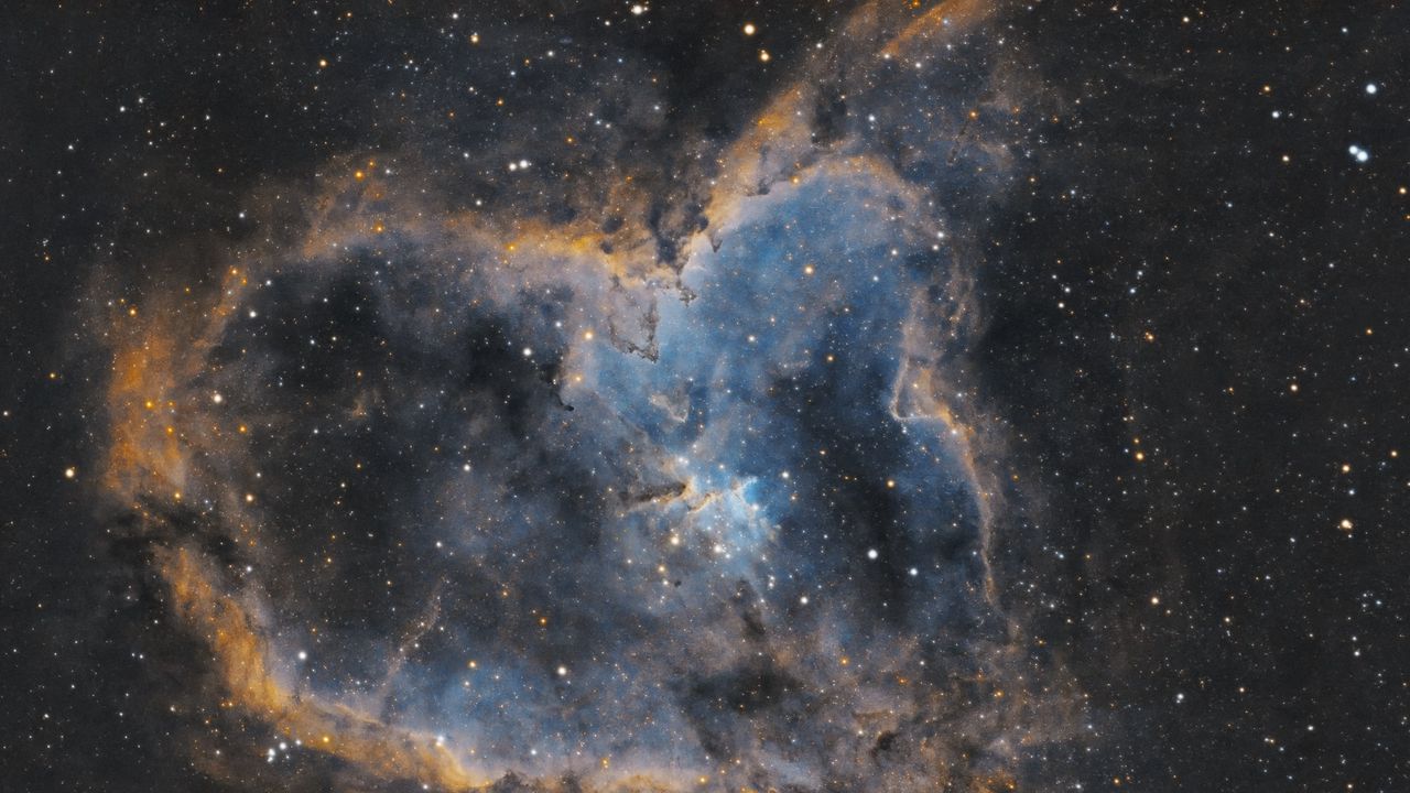 Wallpaper heart nebula, nebula, glow, stars, space