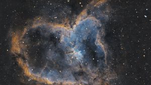 Preview wallpaper heart nebula, nebula, glow, stars, space