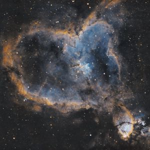 Preview wallpaper heart nebula, nebula, glow, stars, space