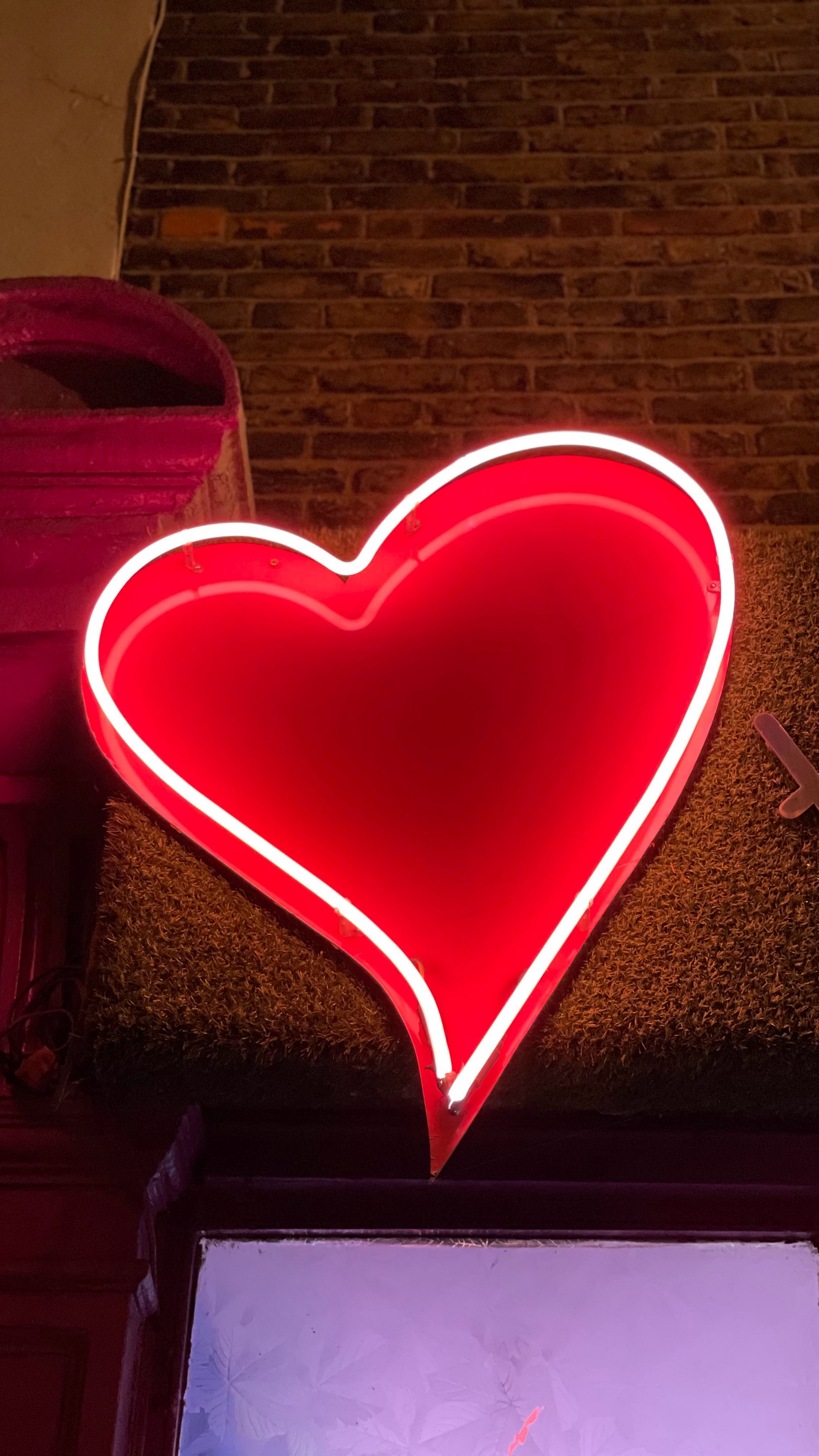 Download wallpaper 2160x3840 heart, neon, light, red, love samsung ...