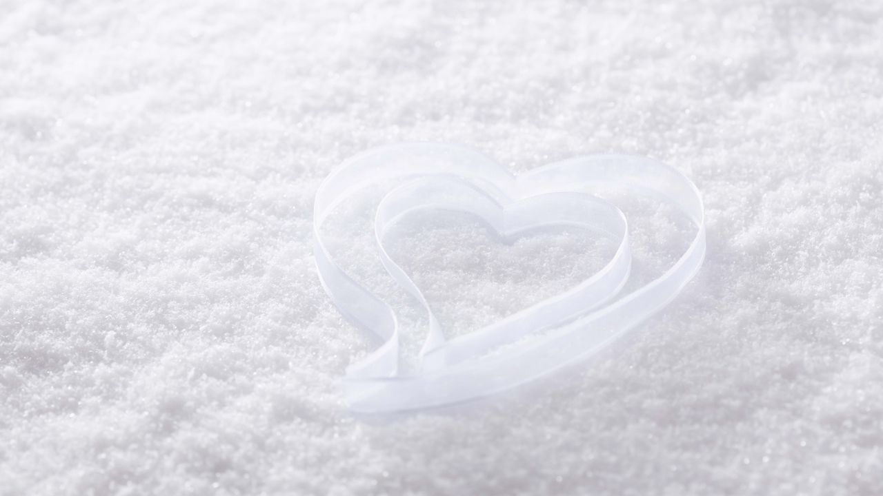 Wallpaper heart, ribbon, snow