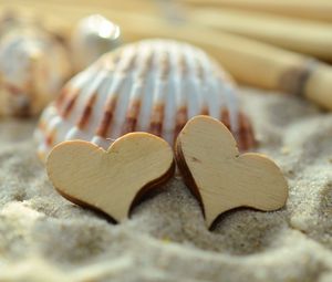 Preview wallpaper heart, sand, shell