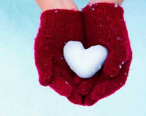 Preview wallpaper heart, snow, arms, mittens