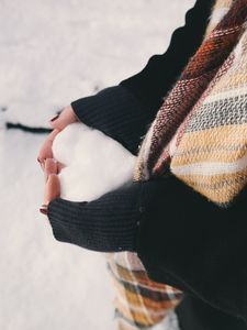 Preview wallpaper heart, snow, love, hands, scarf