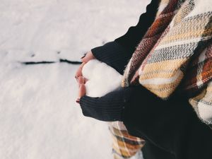 Preview wallpaper heart, snow, love, hands, scarf