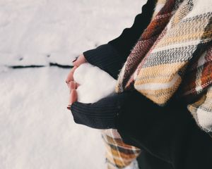 Preview wallpaper heart, snow, love, hands, scarf