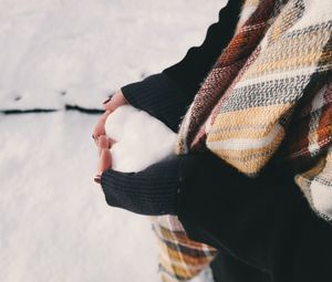 Preview wallpaper heart, snow, love, hands, scarf