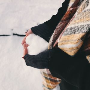 Preview wallpaper heart, snow, love, hands, scarf