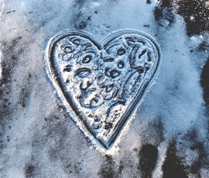 Preview wallpaper heart, snow, shape