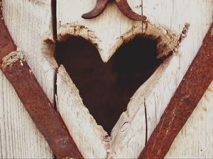 Preview wallpaper heart, wood, iron