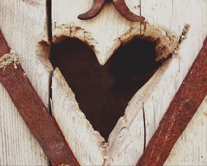 Preview wallpaper heart, wood, iron