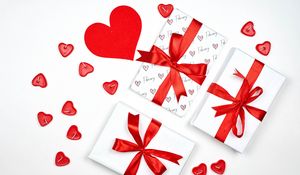 Preview wallpaper hearts, gift, love, white, red