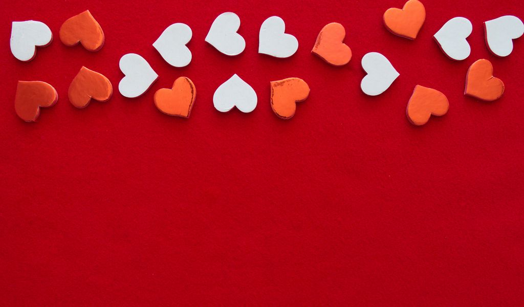 1024x600 Wallpaper hearts, love, background, white, red