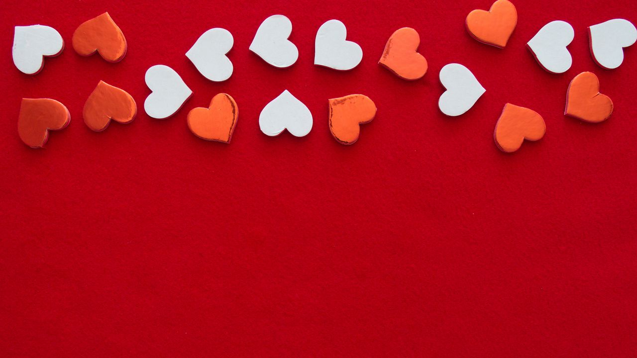 1280x720 Wallpaper hearts, love, background, white, red