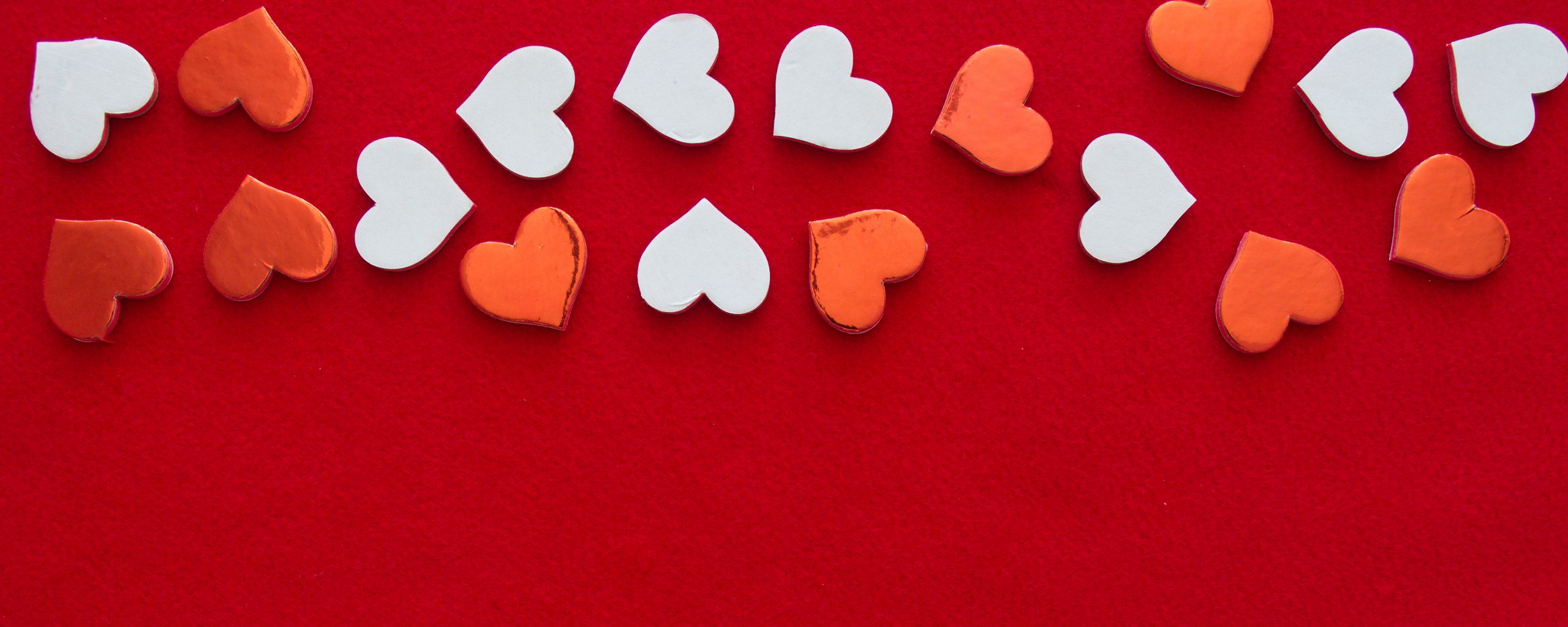 2560x1024 Wallpaper hearts, love, background, white, red