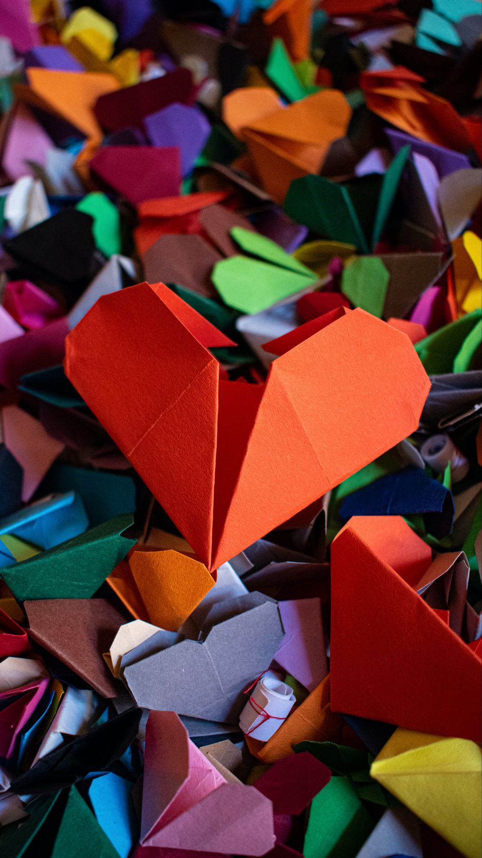 Download wallpaper 938x1668 hearts, origami, paper, colorful ...