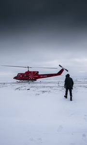 Preview wallpaper helicopter, man, snow, winter