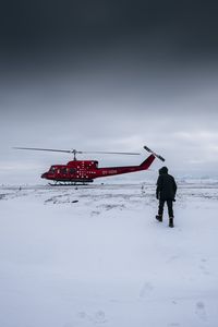 Preview wallpaper helicopter, man, snow, winter