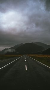 Preview wallpaper highway, mountains, marking, milford sound highway, fiordland national park, new zealand