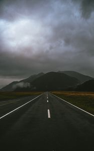 Preview wallpaper highway, mountains, marking, milford sound highway, fiordland national park, new zealand