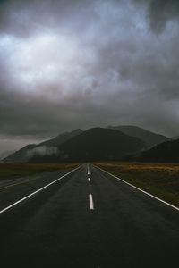 Preview wallpaper highway, mountains, marking, milford sound highway, fiordland national park, new zealand