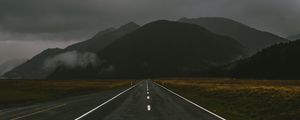 Preview wallpaper highway, mountains, marking, milford sound highway, fiordland national park, new zealand