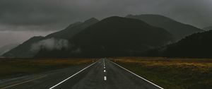 Preview wallpaper highway, mountains, marking, milford sound highway, fiordland national park, new zealand