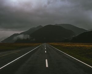 Preview wallpaper highway, mountains, marking, milford sound highway, fiordland national park, new zealand