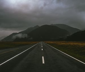 Preview wallpaper highway, mountains, marking, milford sound highway, fiordland national park, new zealand