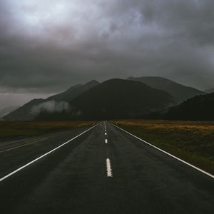 Preview wallpaper highway, mountains, marking, milford sound highway, fiordland national park, new zealand