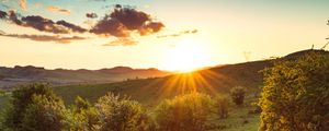 Preview wallpaper hill, slope, rays, grass, sun