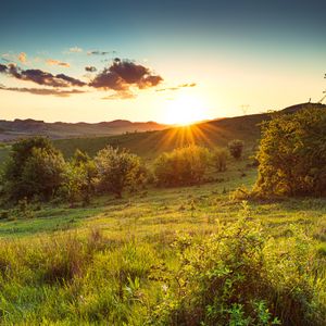 Preview wallpaper hill, slope, rays, grass, sun