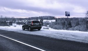 Preview wallpaper honda cr-v, honda, car, gray, road, snow