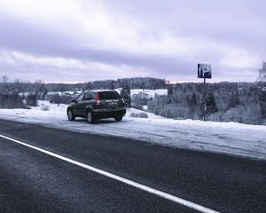 Preview wallpaper honda cr-v, honda, car, gray, road, snow